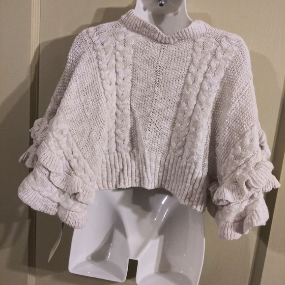 3/$15 NWT Oshkosh Baby Girl Knitted Cape - Picture 4 of 7